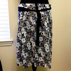 Ann Taylor floral skirt Size 12